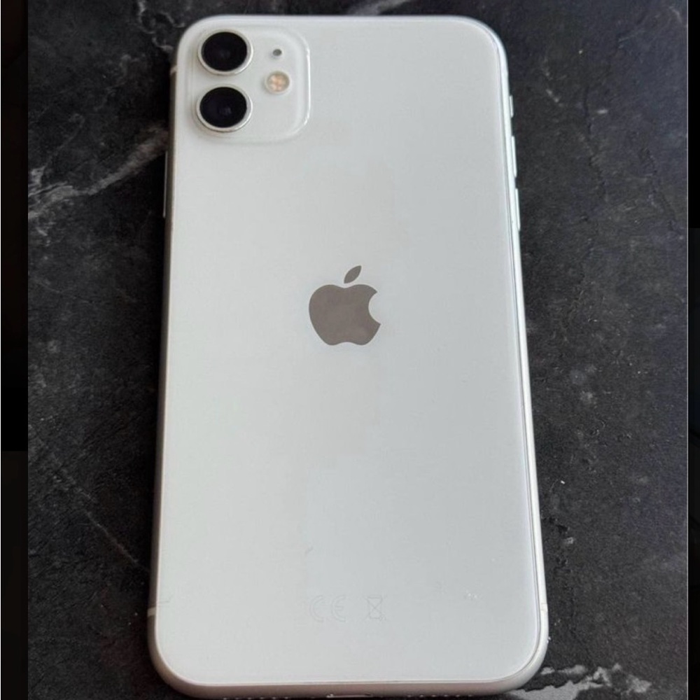 Apple iPhone 11 in Elegant White
